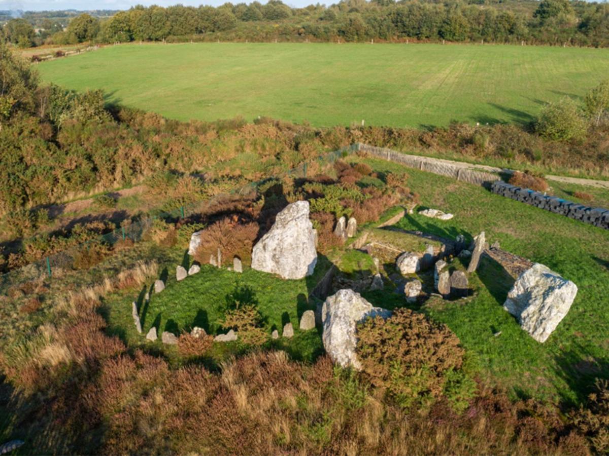 Moulin Menhirs & Zone Naturelle Protegee Saint-Just  ภายนอก รูปภาพ